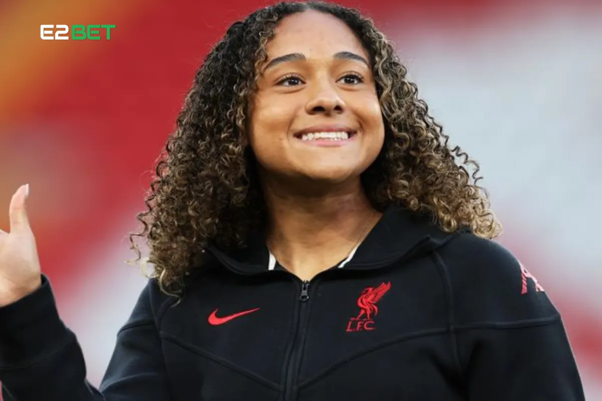Arsenal Signs Smith from Liverpool for Record £1m Fee

